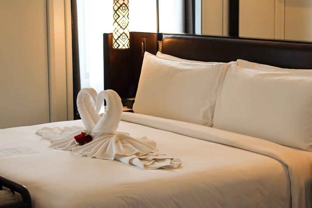 the king bed at Intercontinental Chiangmai, modern decorated with their style influence and towel folded into swans.