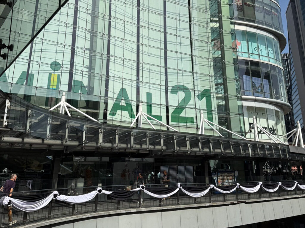 The Terminal 21 shopping mall in Asoke entrance from BTS connecting point.