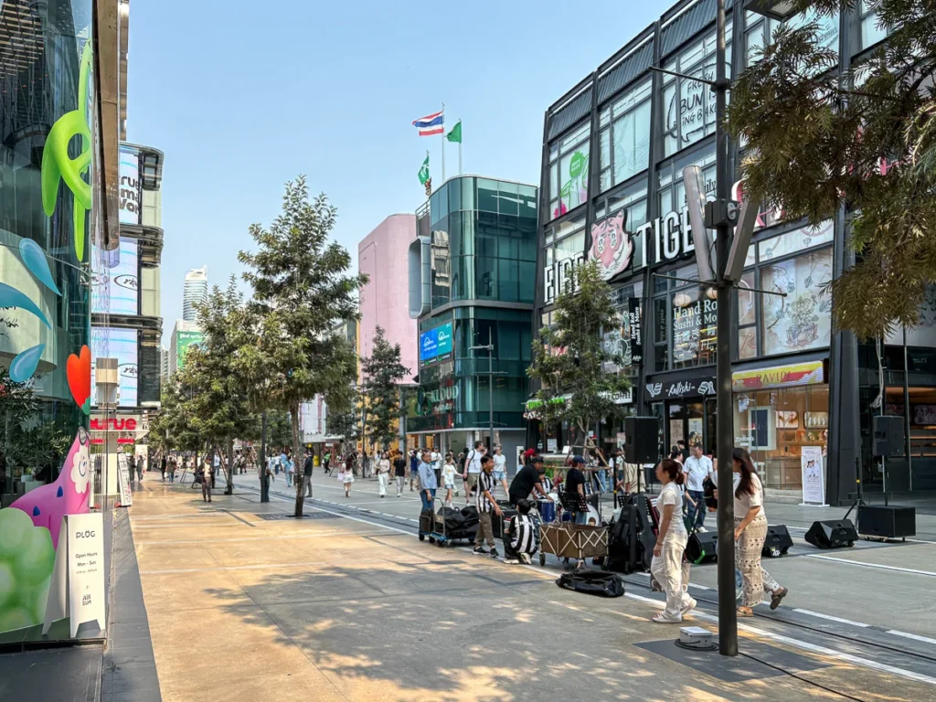 Outdoor Siam area, popular shopping hub and street concert.