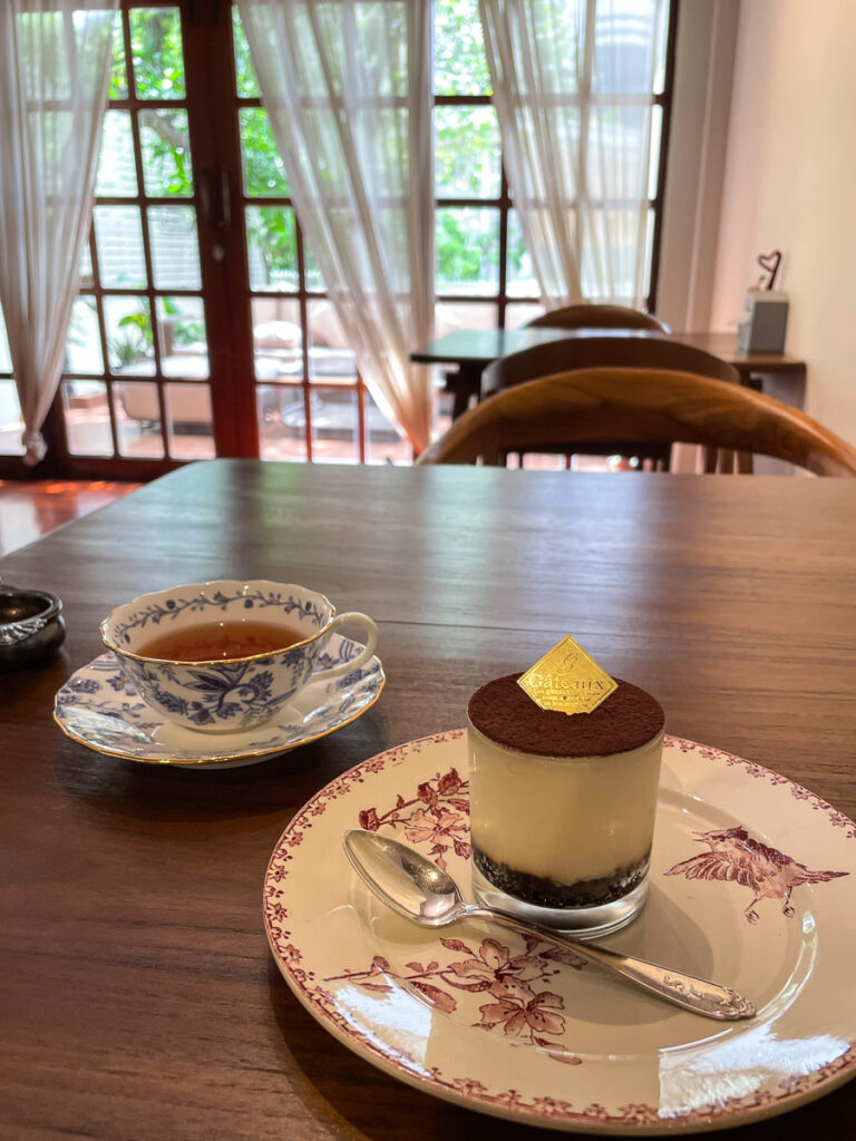 A house converted into cafe in Eakkamai, Bangkok, with peaceful Japanese style desserts and decoration.