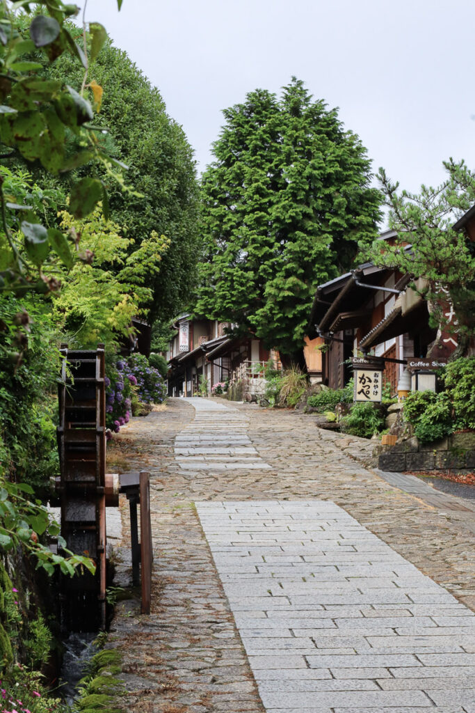 A path where there is a water wheel in Magome-juku, Gifu.