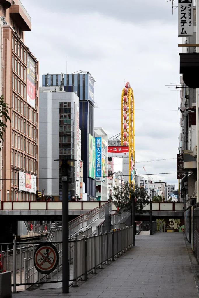 the street view of Osaka, a city of lively atmosphere.