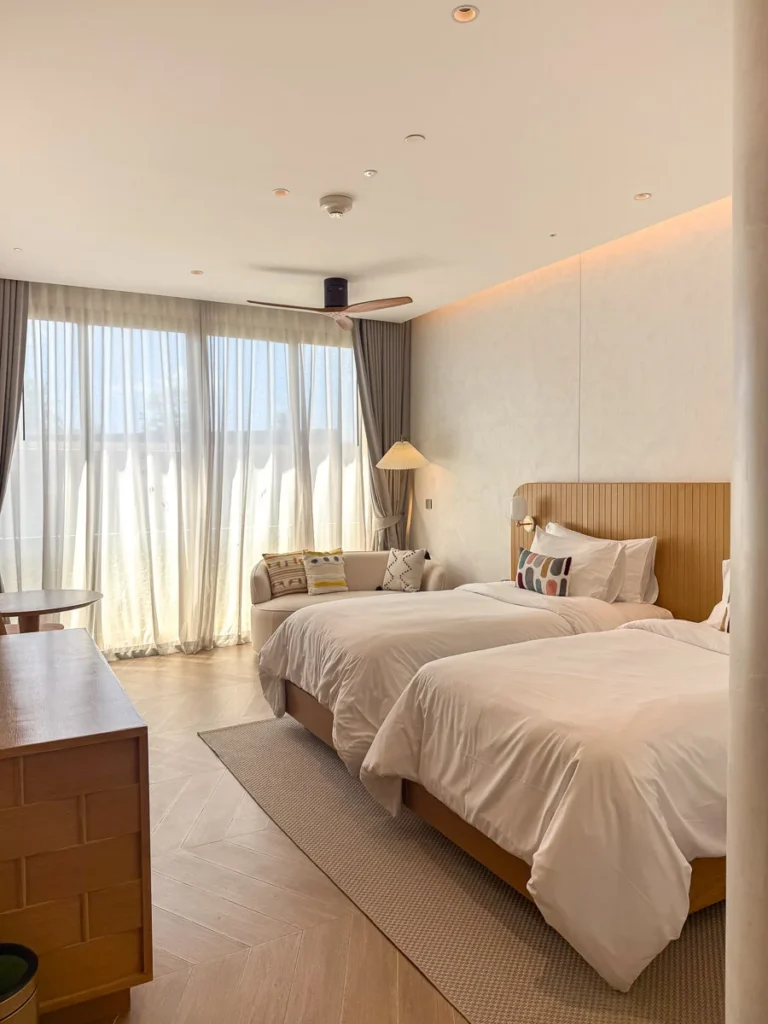 Twin bedroom at Marasca Samui. A warm light room hugging us to sleep.