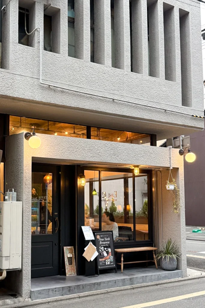 East42st New York Brownie, a specialty shop in a stylish modern coner building.