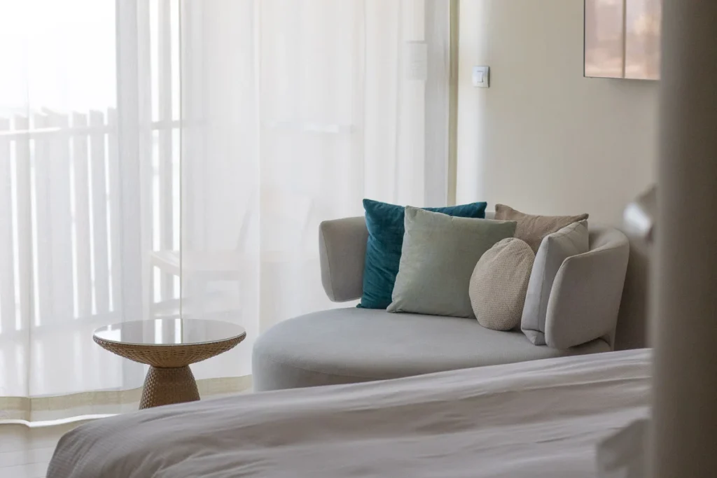 A hotel interior that is easy for the eyes, different tones of white. Round 360 degree rotatable couch.