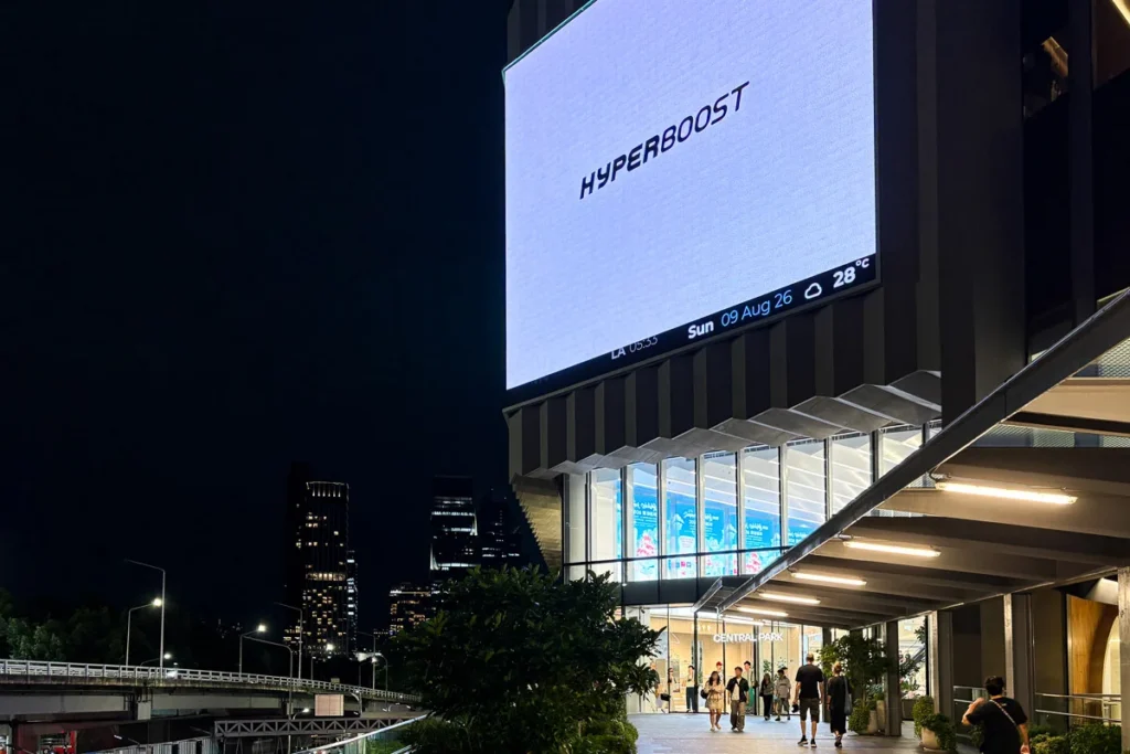 The connecting entrance to BTS from Dusit Central Park.