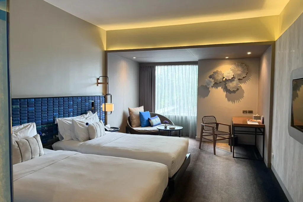 U Nimman Chiang Mai Premium Deluxe Room a modern interior with blue color accent and Lanna-inspried decorations and patterns.