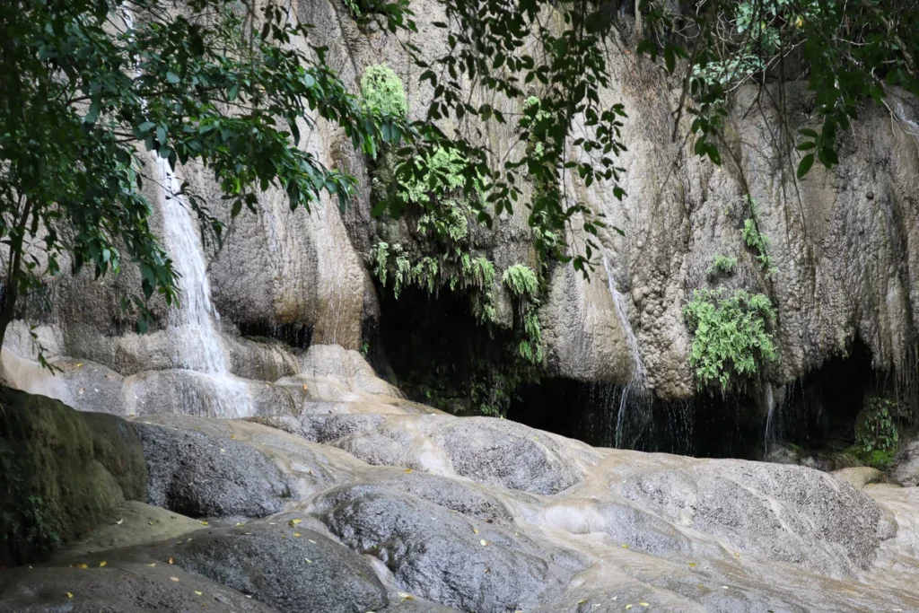 Sai Yok Noi Waterfall cave area with little water.