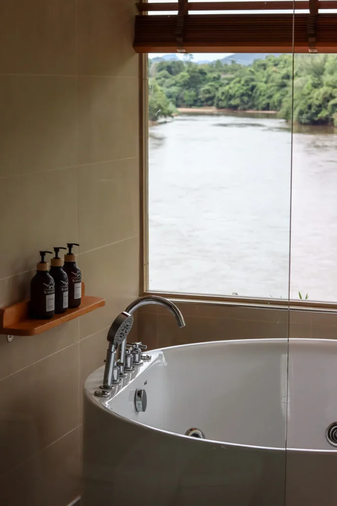 Bathtub with Khwae Noi river view at Wanakan resort.