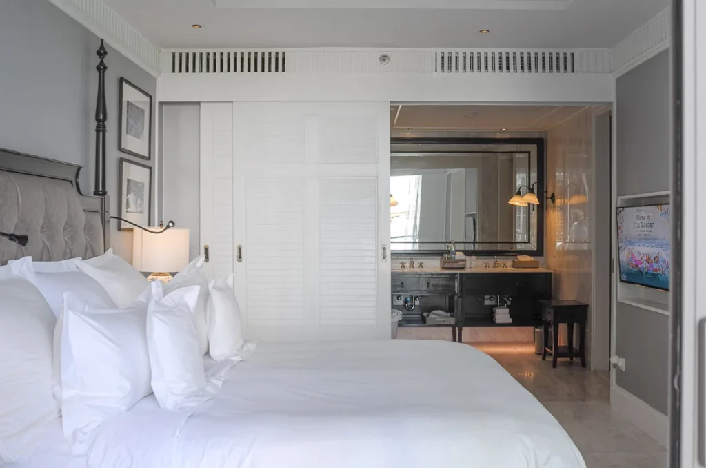 InterContinental Hua Hin junior suite room, a luxury side of the town.