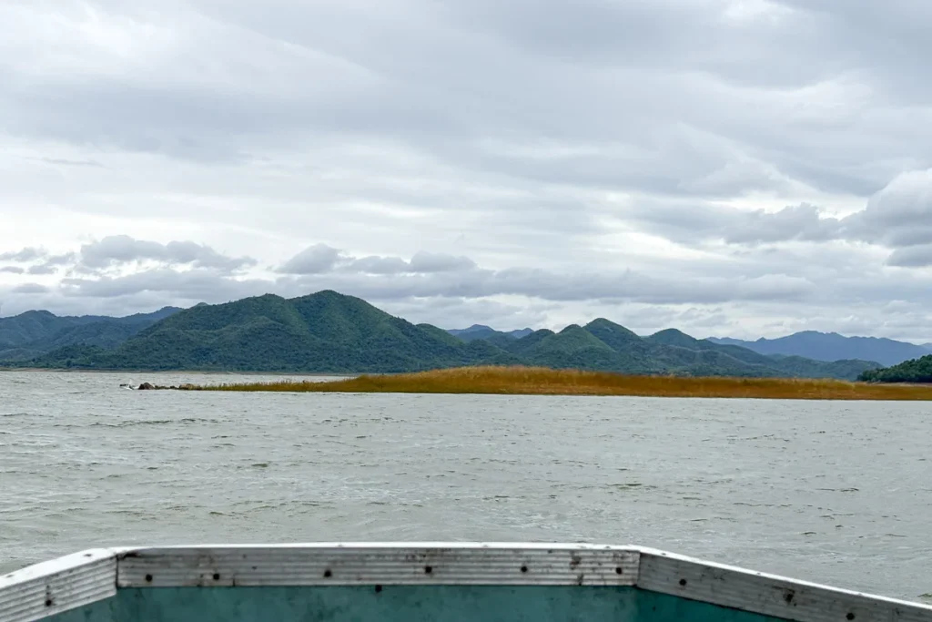 Keang Krachan Dam boat tour, beautiful scenery from the resevior.